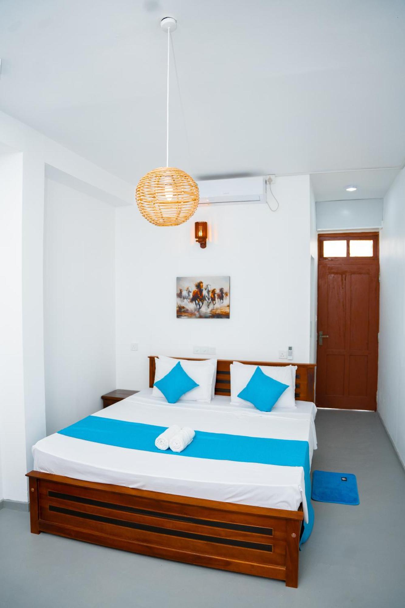 Regal Heights Hotel Велигама Экстерьер фото