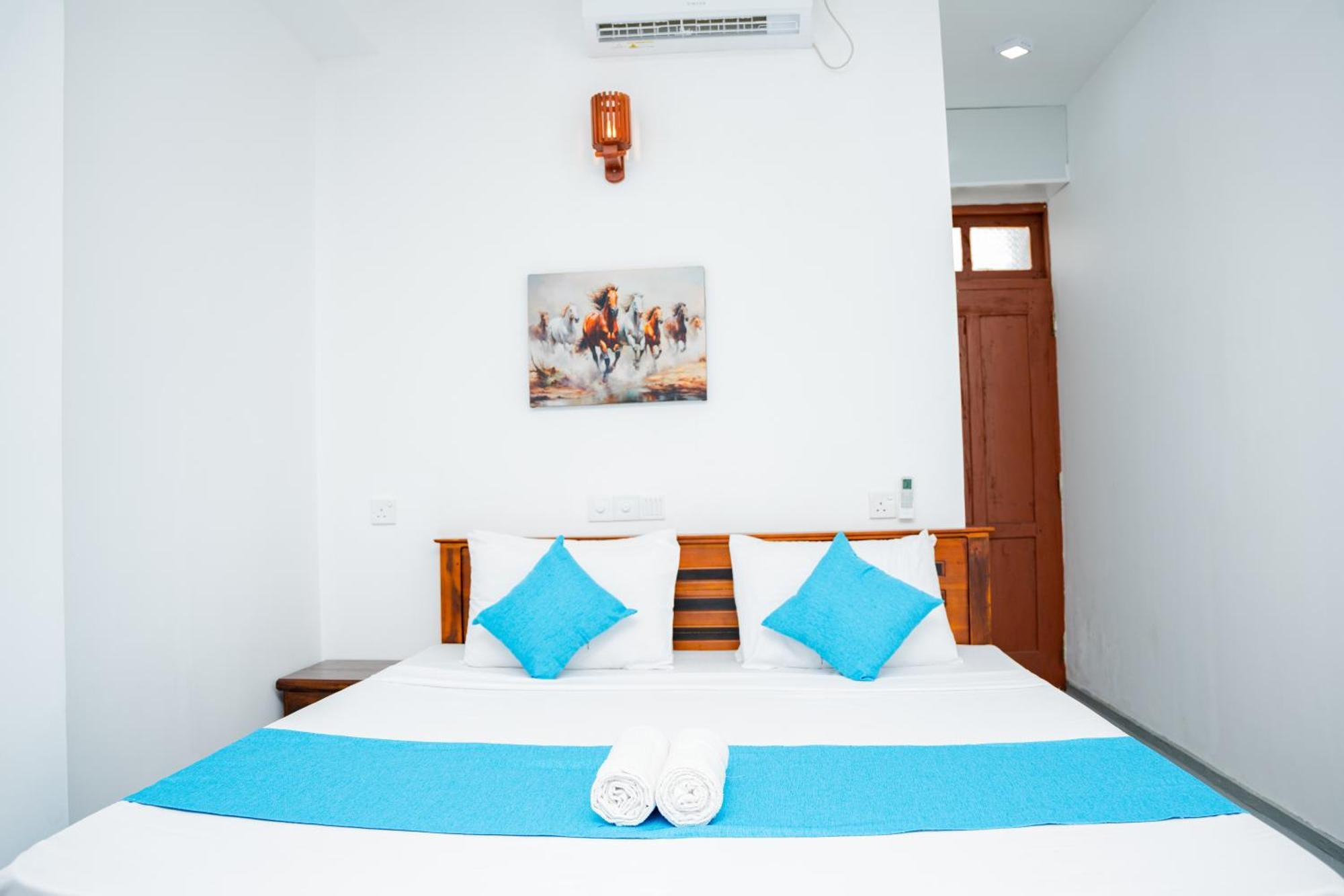Regal Heights Hotel Велигама Экстерьер фото