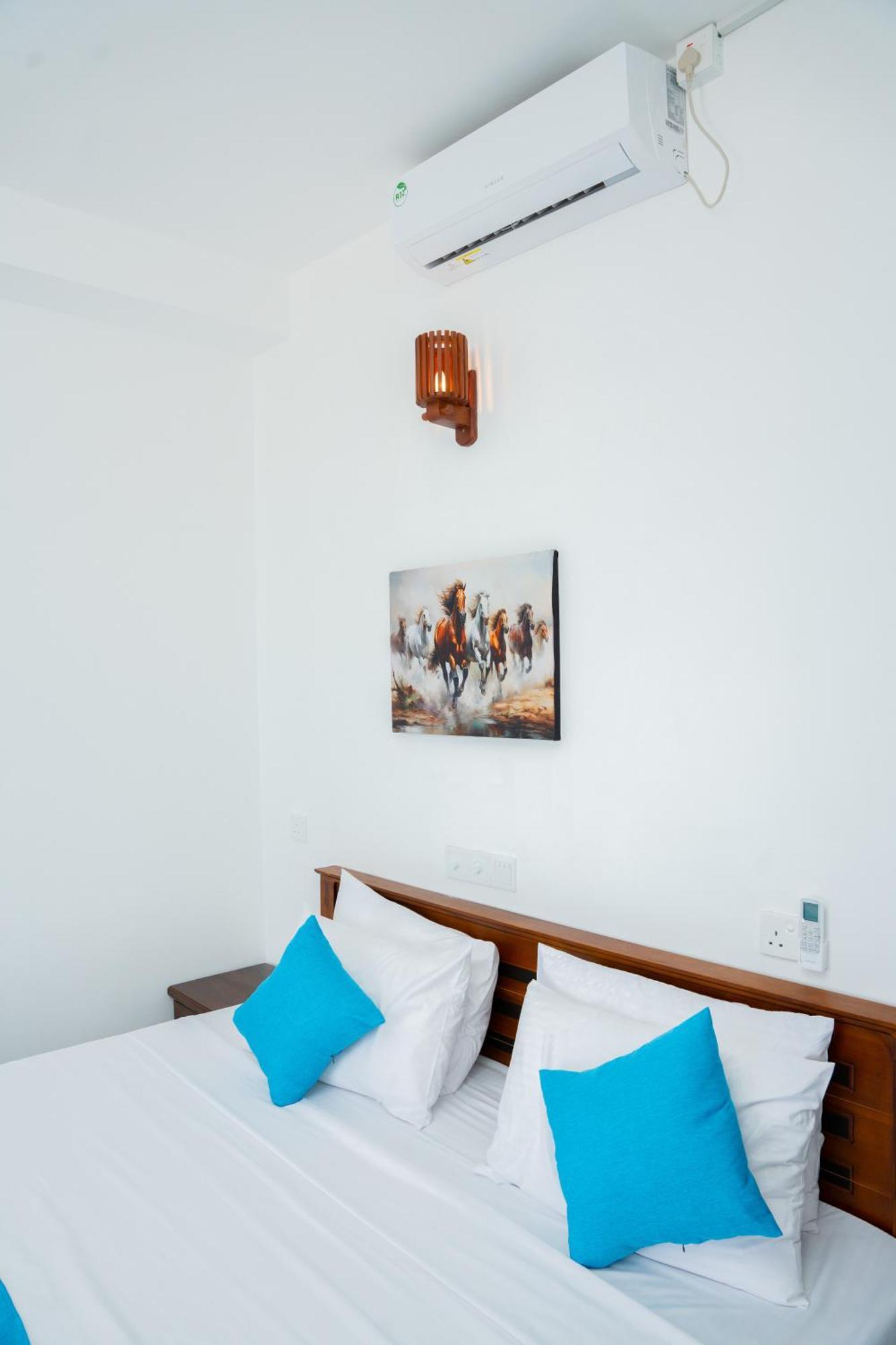Regal Heights Hotel Велигама Экстерьер фото